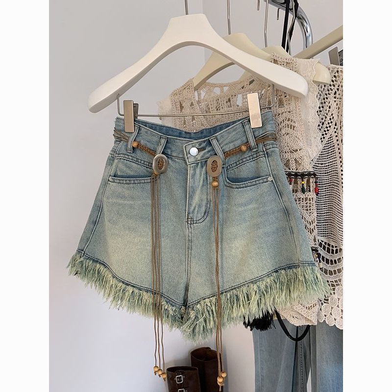 Button Raw Edge Denim Shorts For Women With Design Sense With Waist Chain High Waist Shorts